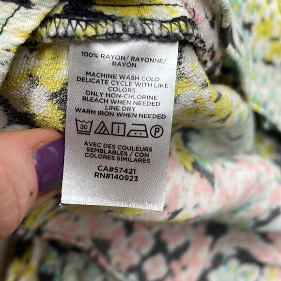 LOFT pastel floral blouse - Picture 7 of 7